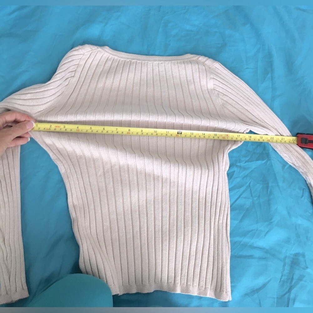 WHBM EUC soft pink with metallic accents stretchy vneck long sleeve top. - Picture 8 of 10